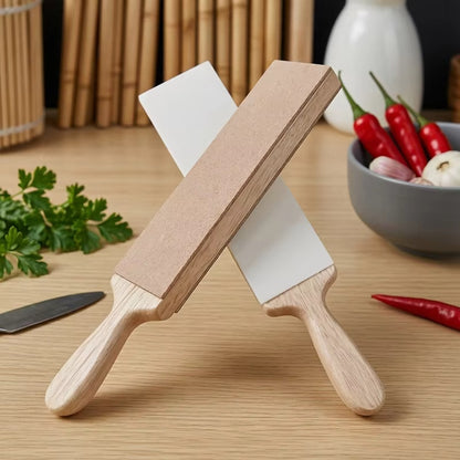 Doppelseitiger Messerschärfstein mit Holzgriff