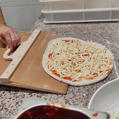 Holz-Pizzaschieber mit Schiebemechanismus
