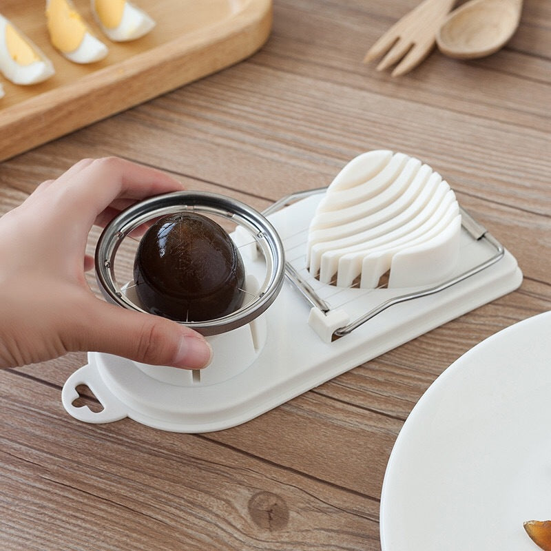 Kreativer Eierschneider mit dekorativem Design